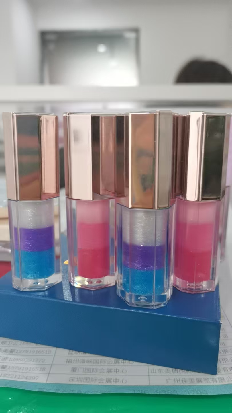 Make -up -Kit mit Lippensteinen und Pulver